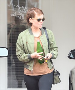 kate-mara-leaves-the-gym-after-a-workout-in-west-hollywood-4-8-2016-4.jpg