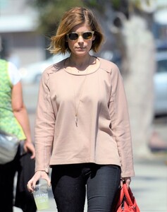 kate-mara-out-and-about-in-los-angeles-1903_5.jpg