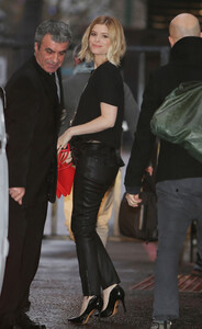 kate-mara-outside-the-itv-studios-london-(6).jpg