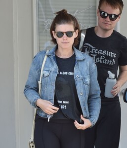 kate-mara-street-style-leaving-the-gym-in-beverly-hills-5-23-2016-3.jpg