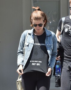 kate-mara-street-style-leaving-the-gym-in-beverly-hills-5-23-2016-4.jpg