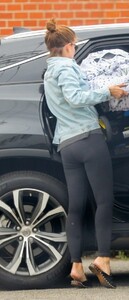 kate-mara-with-her-child-out-in-los-angeles-2019-06-17-01-768x1152.jpg