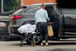 kate-mara-with-her-child-out-in-los-angeles-2019-06-17-08.jpg
