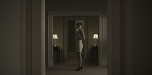 kate-mara_zoe-barnes_house-of-cards_s4_ep6_15.jpg