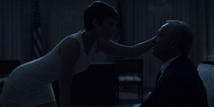 kate-mara_zoe-barnes_house-of-cards_s4_ep6_27.jpg