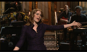 kristen-wiig-amp-her-twin-amy-adams-on-snl-in-black-tights-hd-caps-2.jpg