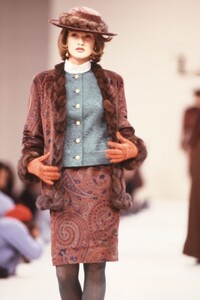 lanvin-fw-1989.thumb.jpg.7f8f56349a19f2e40c33c4d78605ad6f.jpg