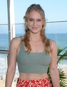 leven-rambin-2019-instagram-instabeach-party-in-pacific-palisades-6.jpg