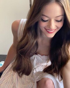 mackenzie-foy-11-24-2020-0.jpg