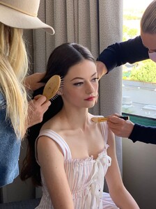 mackenzie-foy-11-24-2020-1.jpg