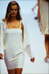 max-mara-ss-1991-1.thumb.jpg.336a0be949d52fbf17a653235335cbad.jpg