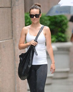 olivia-wilde-out-and-about-in-new-york-1607_1.jpg