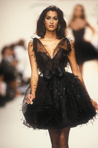 oscar-de-la-renta-ss-1992-15.thumb.jpg.f4ed0e09a7be7f8886747eb08d6c93a0.jpg