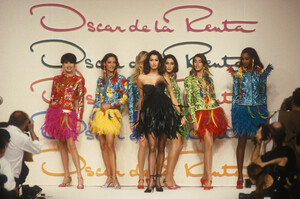 oscar-de-la-renta-ss-1992-5.thumb.jpg.987d1f6a7ffc0ef6f0af305b456ba057.jpg