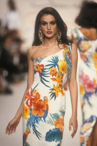 oscar-de-la-renta-ss-1992-7.thumb.jpg.007abb38cdf1fe80c130a8fde253cb16.jpg