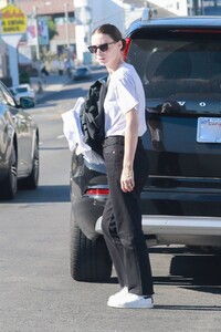 rooney-mara-out-and-about-in-los-angeles-08-24-2019-3.jpg