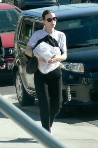 rooney-mara-out-and-about-in-los-angeles-08-24-2019-5.jpg