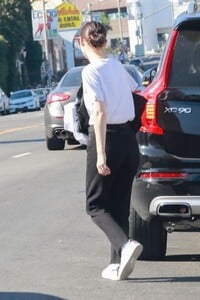 rooney-mara-out-and-about-in-los-angeles-08-24-2019-6.jpg