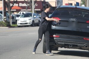 rooney-mara-out-and-about-in-studio-city-01-16-2017_10.jpg