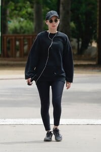 rooney-mara-out-at-treepeople-park-in-beverly-hills-05-26-2018-4.jpg