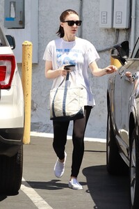 rooney-mara-out-in-la-08-04-2019-3.jpg