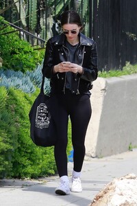 rooney-mara-out-in-los-angeles-03-19-2019-7.jpg