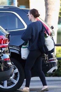 rooney-mara-shopping-at-gelson-s-market-in-studio-city-05-29-2019-1.jpg