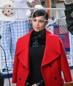 sofia-carson-macy-s-thanksgiving-day-parade-2020-at-herald-square-in-nyc-11-24-2020-8.jpg