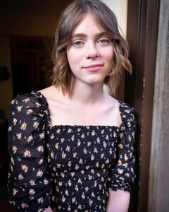 sophia-lillis-uncle-frank-press-tour-november-2020-2.jpg