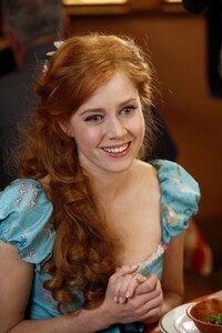 th_85517_Amy_Adams_0_Enchanted_press_stills_4_122_670lo.jpg