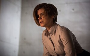 thumb2-kate-mara-american-actress-beauty-brunette.jpg