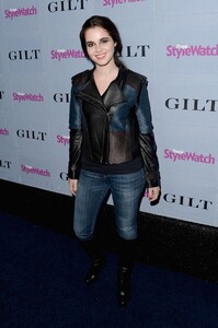 vanessa-and-luara-marano-at-the-people-stylewatch-denim-awards-in-west-hollywood_3.jpg