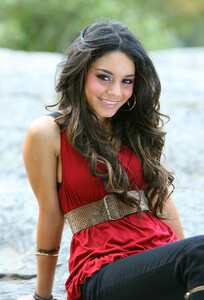 vanessa-hudgens-wallpaper.jpg