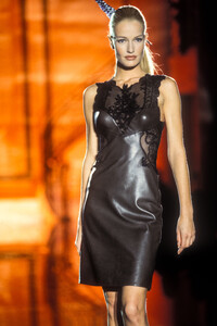 versace-18.thumb.jpg.ebed4996e4d18e40523afef60cb24777.jpg