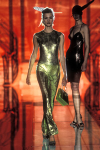 versace-20.thumb.jpg.b51144f6cffec95eeb4b94f80f3b723f.jpg