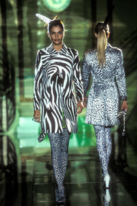 versace-23.thumb.jpg.e4df6e3614fd1910812e0e2c33be5c63.jpg