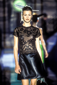 versace-29.thumb.jpg.24fe46613422f2026c296204b215edae.jpg