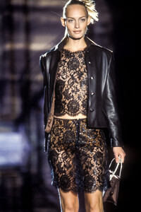 versace-8.thumb.jpg.e2842774c4fc9ec19aa9420b8a7e5198.jpg