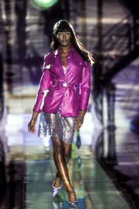 versace-hc-ss-1996-1.thumb.jpg.099713c49fef28ffdeda5a6bf38908ee.jpg