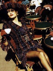 von_Unwerth_US_Vogue_October_1991_05.thumb.jpg.a6855ee7f4386a5c0ca27d9c103d5217.jpg