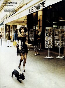 von_Unwerth_US_Vogue_October_1991_11.thumb.jpg.7b6cce14218a66e995d3be25345aa41c.jpg