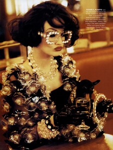 von_Unwerth_US_Vogue_October_1991_12.thumb.jpg.a8347eeeb5e23dbc21b8321dac1a48e9.jpg