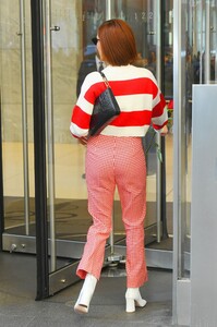 zoeydeutchredpants4.jpg