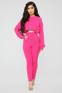 01-28-19_Studio_2_OD_09-54-15_1543_NeonPink0693_RG_1414x2121.jpg