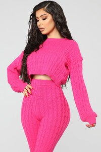 01-28-19_Studio_2_OD_09-54-22_1543_NeonPink0697_RG_1414x2121.jpg