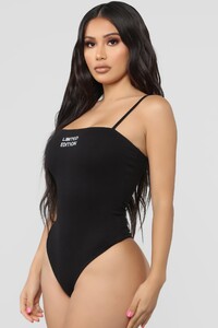 03-13-19_Studio_2_OD_14-27-54_QT1854L_Black_6159_RA_1414x2121.jpg