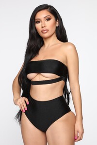 05-21-19_Studio_2_MS_11-28-43_20_FN230_Black_9089_JD_1414x2121.jpg