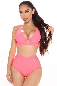 05-21-20Studio2_MS_MJ_15-06-20_48_HT4033_NeonCoral_2161_WG_1414x2121.jpg