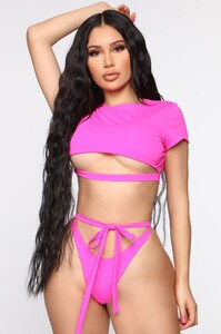 05-22-19Studio2_MA_12-02-37_26_72780_HotPink_P_10321_EH_1414x2121.jpg