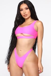05-28-19_Studio_3_JP_10-04-21_6__449800_NeonPink_CC_13099_WG_1414x2121.jpg